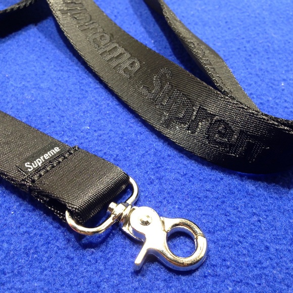 Supreme Lanyard Black Nylon Keychain ID Holder - Picture 2 of 3
